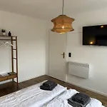 City Apartments Rust 펜션 러스트
